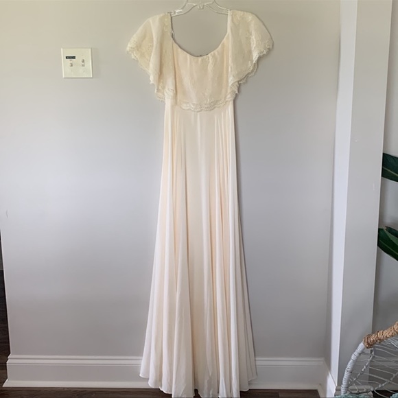 Lulu’s Off Shoulder Lace NOT MATERNITY Maxi Dress - Picture 7 of 9